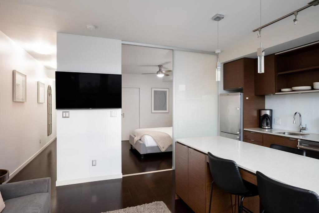 Chic, Modern And Newly Refurbished One Bdr Near China Town With Parking Apartment Victoria Exterior photo